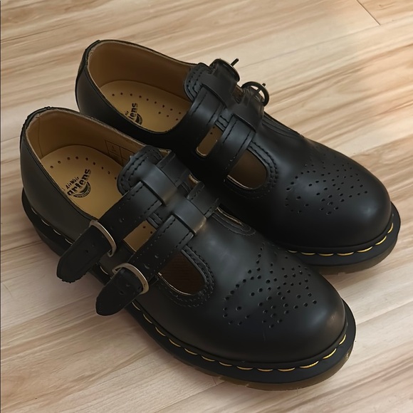Dr. Martens Shoes - Dr Martens 8065